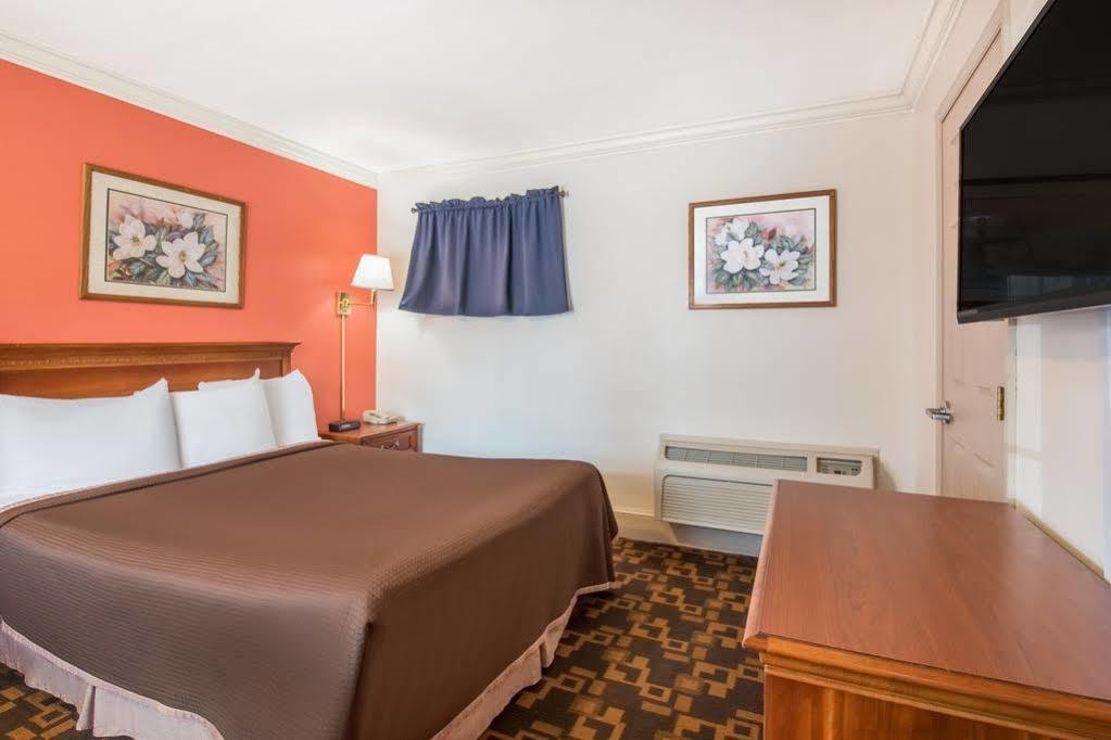 ฮาวเวิร์ด จอห์นสัน บาย วินด์แฮม เฮอร์ชีย์ Motel ภายนอก รูปภาพ