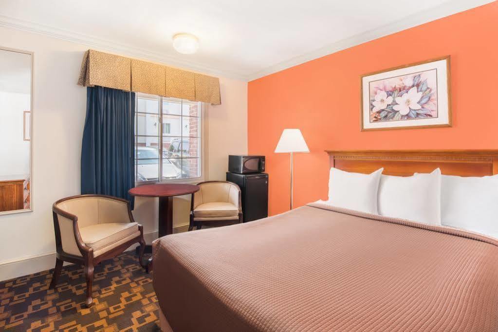 ฮาวเวิร์ด จอห์นสัน บาย วินด์แฮม เฮอร์ชีย์ Motel ภายนอก รูปภาพ